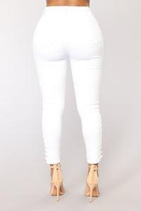 Cut It Out Jeans Ankle Jeans - White